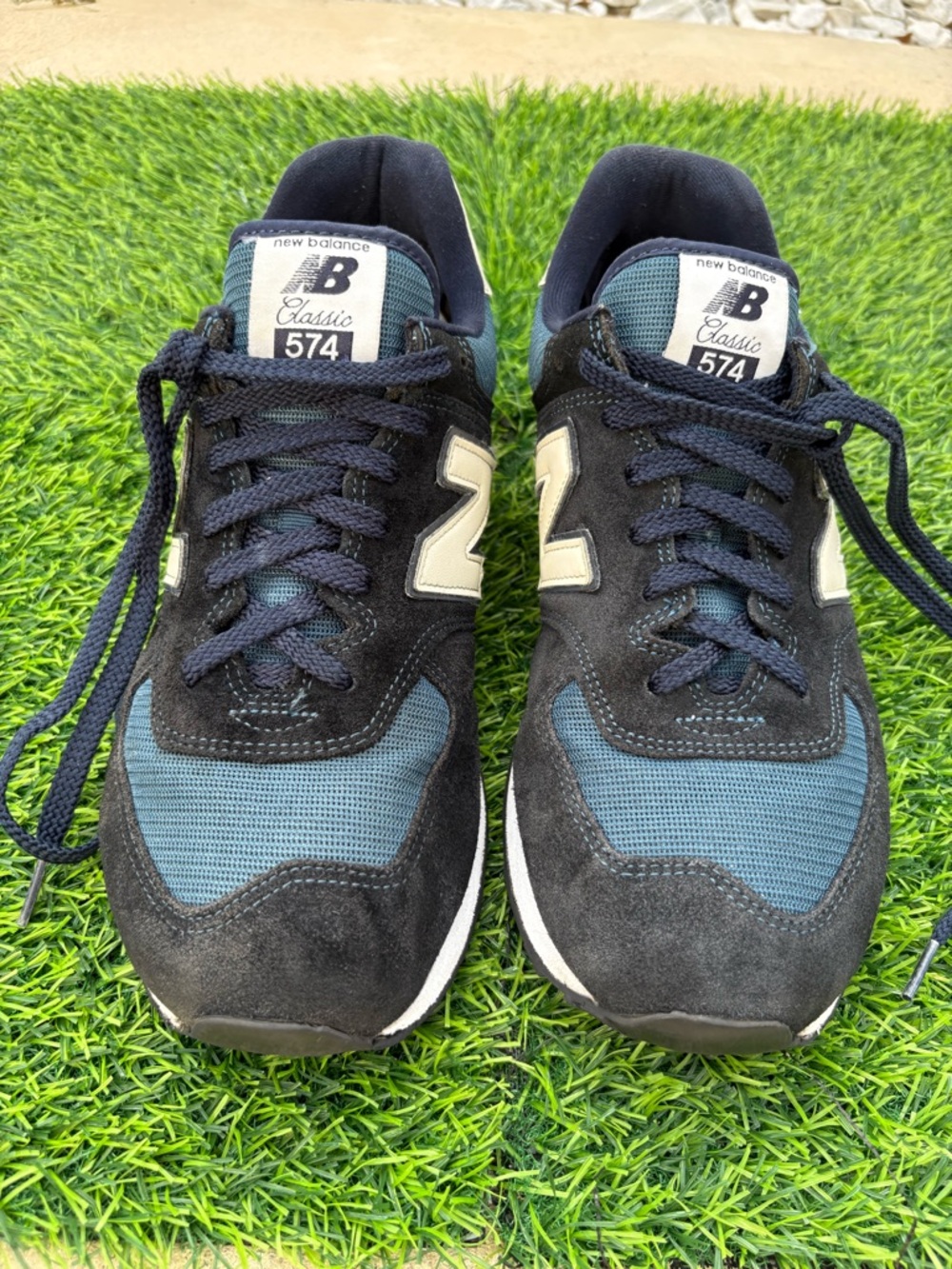 New Balance Men's Navy and Black 574 Classic Sneakers